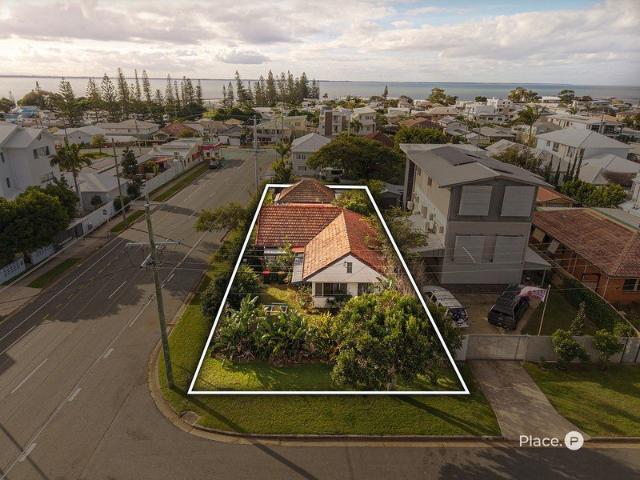 Prime Corner Block Minutes to the Scarborough Waterfront