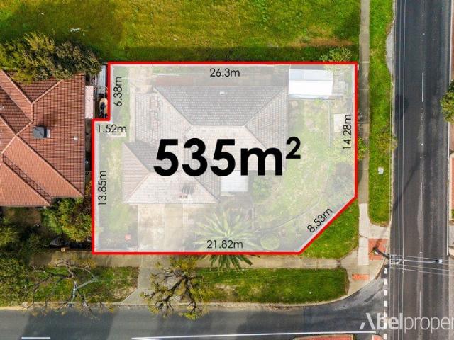 Prime Corner Opportunity Renovate, Rebuild or Redevelop ! DUPLEX POTENTIAL. STCA