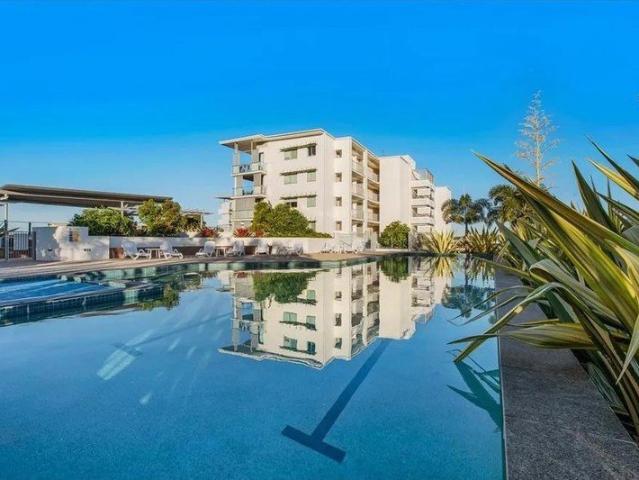 Prime Corner Unit, Unbeatable Lake Views & Location