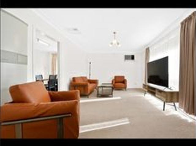 Prime Cranbourne Location 3 Bedroom Home – Walk to Cranbourne Shopping Centre