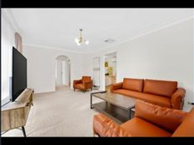Prime Cranbourne Location 3 Bedroom Home – Walk to Cranbourne Shopping Centre