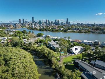 Blue Chip Opportunity with Private Jetty, Minutes from the CBD