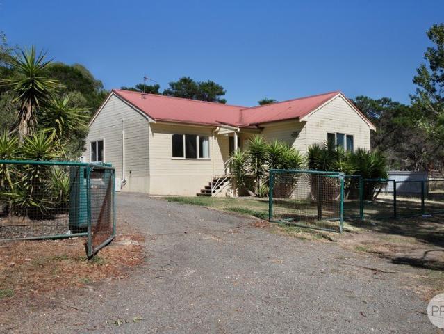 Prime Creswick Location Moments from Calembeen Park & Everyday Amenities