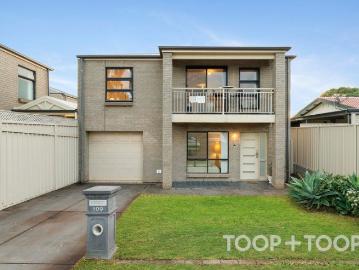 Prime Cul de Sac Location in Desirable Valley View