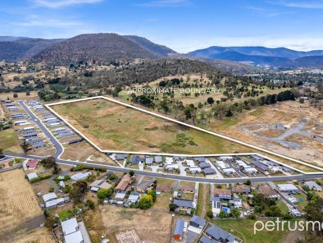 Prime development holding beside tranquil golf club