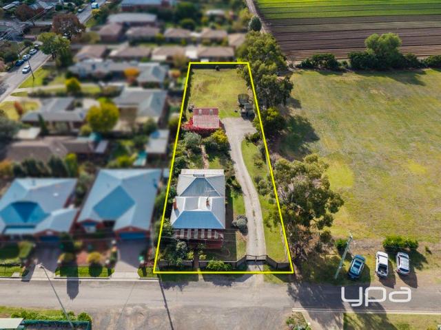 PRIME DEVELOPMENT OPPORTUNITY IN THE HEART OF BACCHUS MARSH!