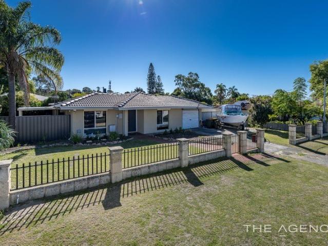 PRIME DEVELOPMENT POTENTIAL IN PEACEFUL CUL DE SAC!