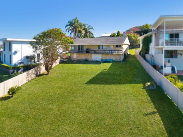 Prime duplex site with wide frontage in coastal pocket STCA