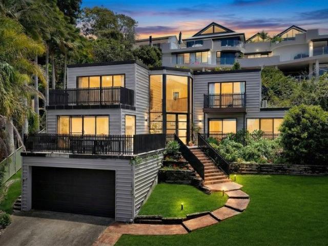 Prime Duplex Site, Ocean Views, 250m Short Stroll to Beach