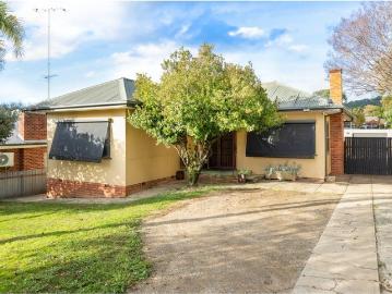 Prime East Albury Living