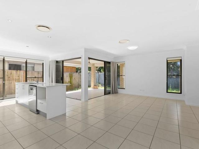 Prime Enoggera location walk to everything!