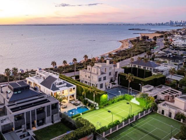 Prime Esplanade Living with Bay & City views from Every Level