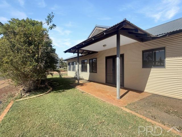 Prime Family Home in Convenient Baynton Location