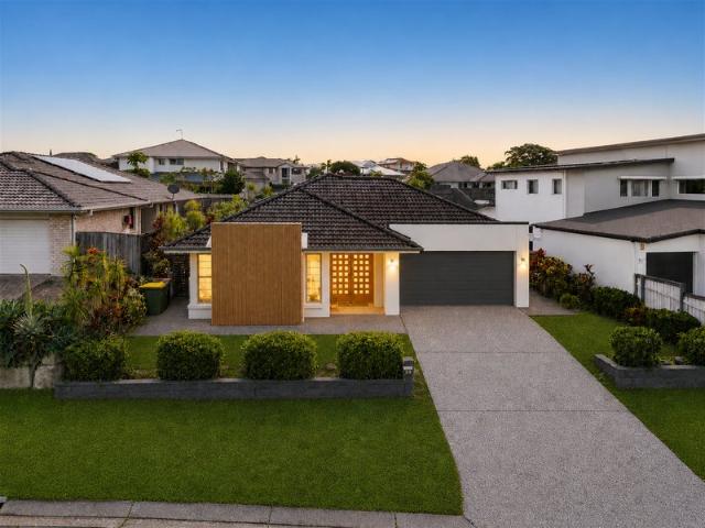 Prime Family Home Opposite Reserve in Calamvale with Pool & Space