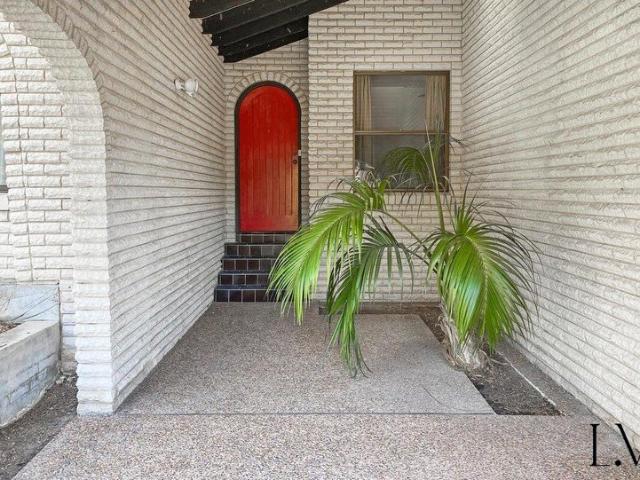 Prime Family Living in Quiet Cul de Sac