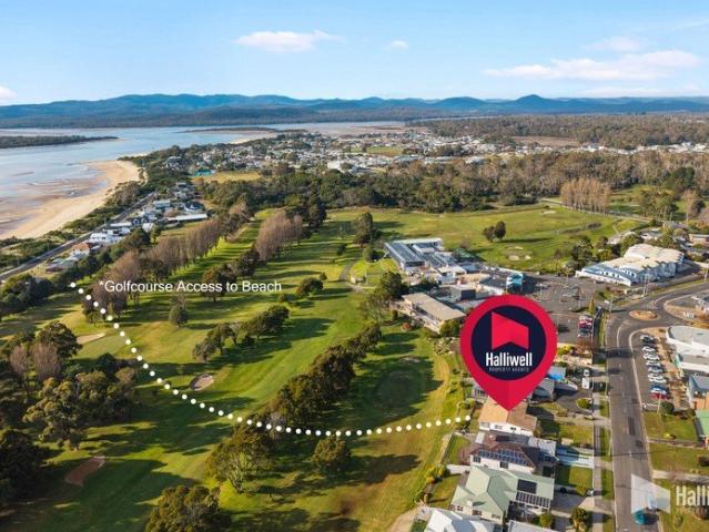 Prime Golf Course Frontage in an Unbeatable Lifestyle Location