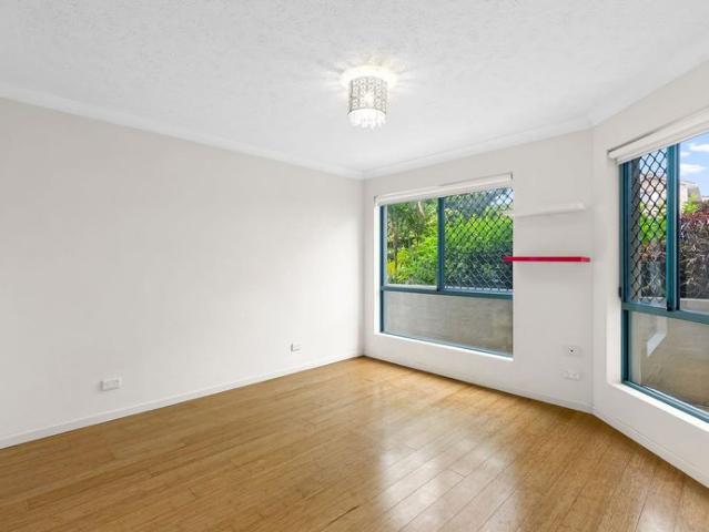 Prime Ground Floor Two Bedroom Unit in the Heart of Southport!