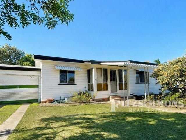 PRIME HAWTHORNE STREET LOCATION! THE 60'S STYLE WITH UPGRADES CLASSIC AND SPACIOUS
