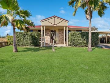 Prime Hay Point Location Room for the Family and Just a stroll to the Beach