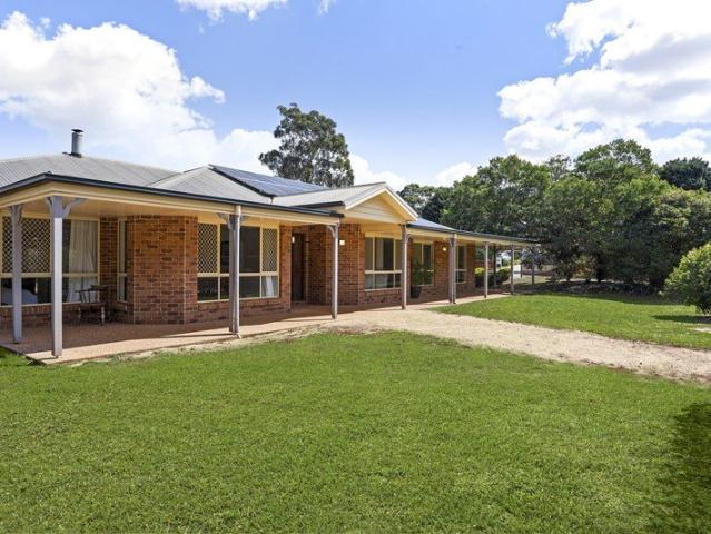 PRIME HIGHFIELDS POSITION | SPACIOUS FAMILY HOME