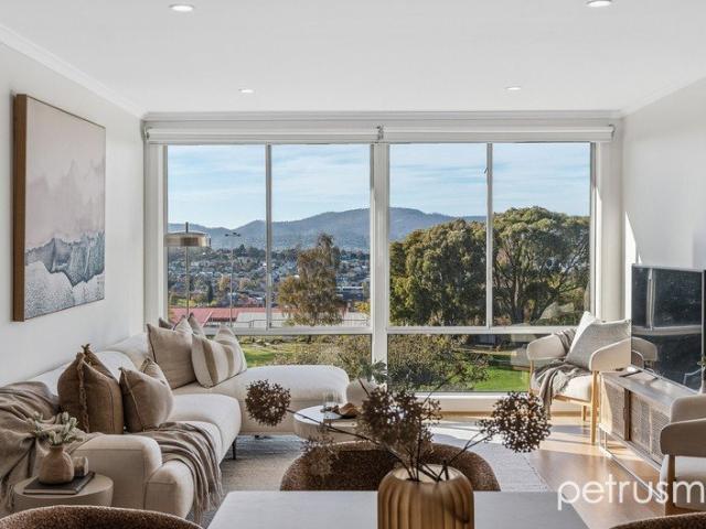 Prime Hobart Position with Stunning Outlook