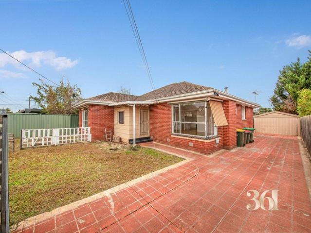 Prime Hoppers Crossing Family Home Water Usage Included in Rent | Just a 10 Minutes Walk to Train Station & Shopping Centre!