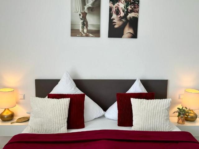Prime Host Charme Apartment, Karlsruhe Amsterdam Apartments for Rent