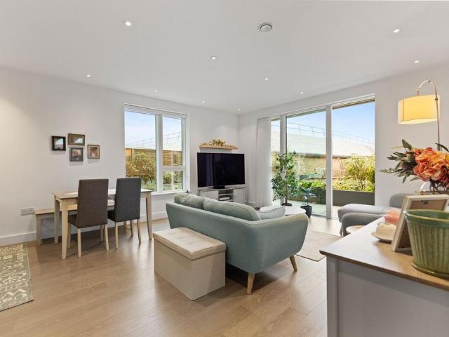 Prime House, Banister Road, W10 2 bed apartment to rent £2,750 pcm £635 pw