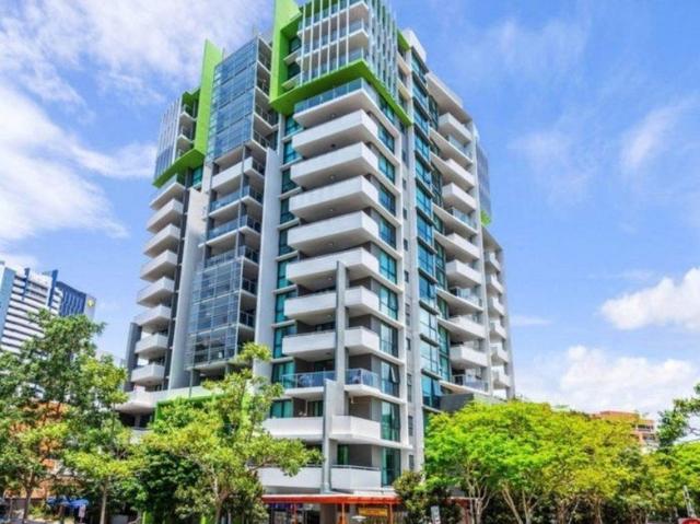 Prime Inner City Apartment with Glorious Skyline Views Fully Furnished!