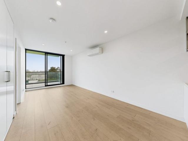 Prime Inner North Comfort Near Trams, Trails & Shops