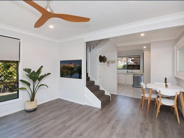 Prime Kingscliff Townhouse – One Block from the Beach!