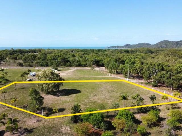 Prime Land Opportunity in Horseshoe Bay, Magnetic Island