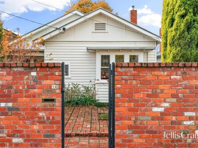 Prime Lake Wendouree precinct with space, privacy & potential