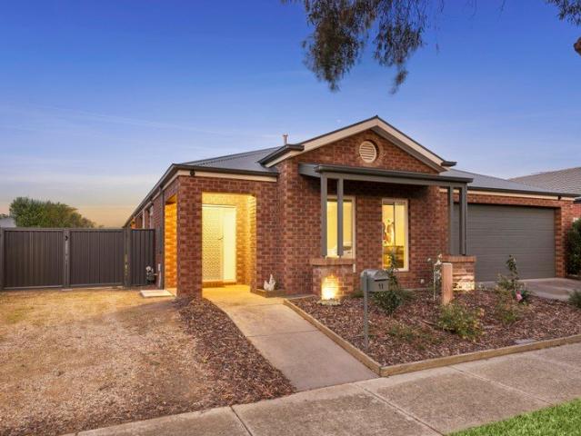 Prime Leopold Location with Landscaped Yard & Side Access