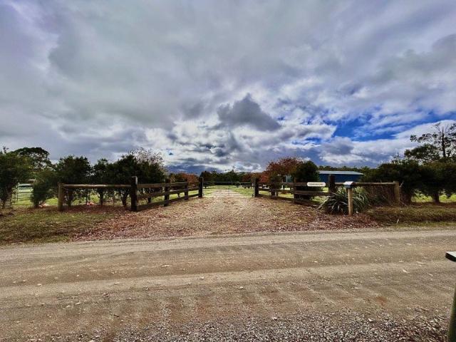 Prime Lifestyle Acreage with Creek Frontage & Quality Infrastructure