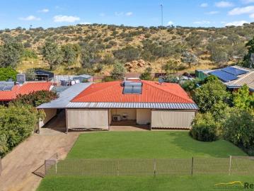 House for sale in Alice Springs County - Garden