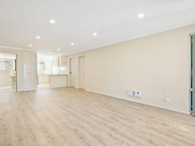 Prime Living With this Ground Floor Apartment !