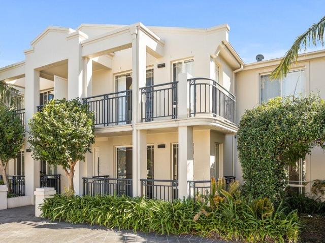 Prime Living With this Ground Floor Apartment !