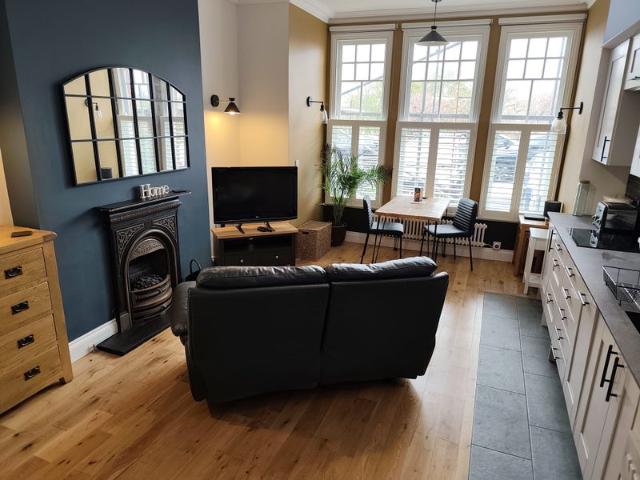 Prime Location 1 Bed Garden Flat SHORT TERM