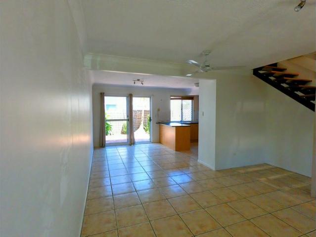 Prime Location! 2 Bed Townhouse in Mermaid Waters