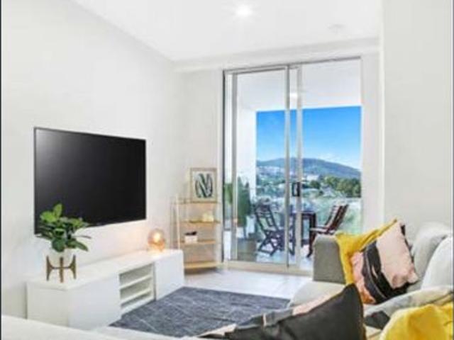 Prime Location 2 Bed Apartment – Walk to Westfield Garden City!