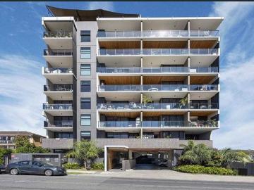 Prime Location 2 Bedroom Apartment in Stones Corner