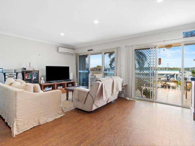 Prime Location 2 Bedroom Unit with Garage