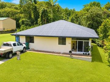 Prime location! Three Bedroom Home Close to Tully CBD
