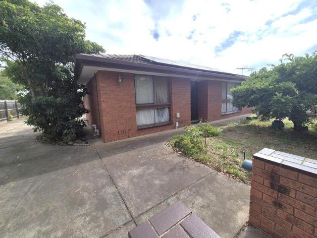 PRIME LOCATION THREE BEDROOM UNIT!