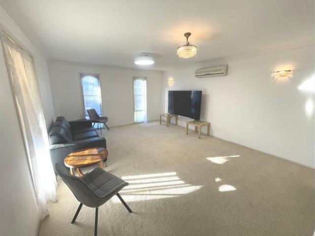 Prime Location, Top School Catchment & Perfect Family Living in Robertson!