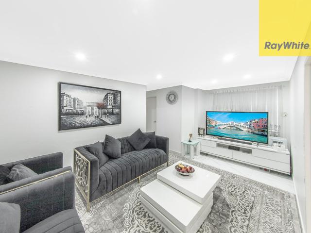 Prime Location Walk to Eat Street, Light Rail & Local Amenities