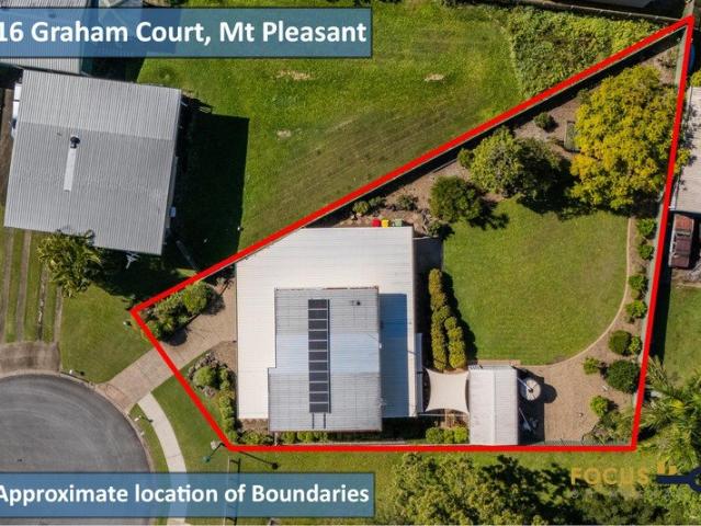 PRIME LOCATION WELL APPOINTED LARGE FAMILY HOME 4 5 BEDROOMS + OFFICE