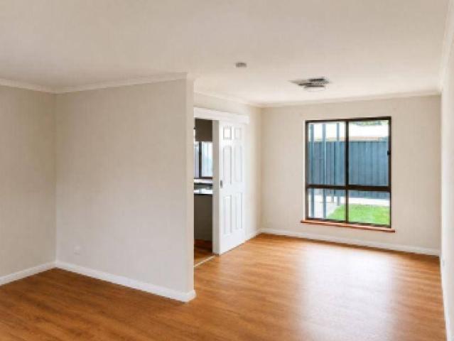 Prime Location, Well Presented Comtemporary House