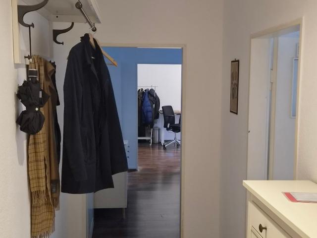 Prime Location and Immediately Available: Attractive 2.5 Room Apartment with Fitted Kitchen Fully Furnished